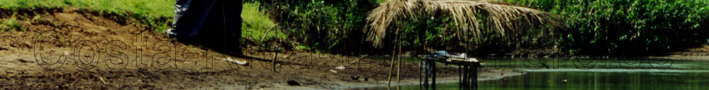 Costa Rica Reisebericht, Unterstand am Flussufer zur Tierbeobachtung. Wenn man mal spektakulaere Bilder von den seltensten Vogelarten und Panzerechsen machen will.